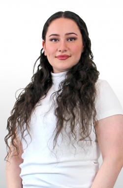 Kosmetikerin Amina Bakuewa